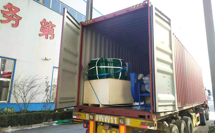 印度顆粒機(jī)裝車中.jpg 印度顆粒機(jī)裝車中.jpg