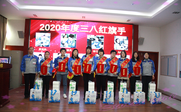 她們來(lái)自不同的崗位，有會(huì)計(jì)員、設(shè)計(jì)員、顆粒機(jī)質(zhì)檢員、辦公內(nèi)勤、倉(cāng)管員、顆粒機(jī)銷售員….JPG