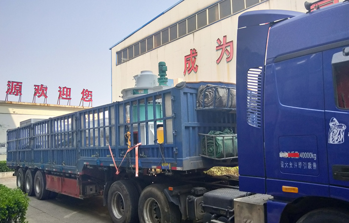 鋸末顆粒機已裝車，準(zhǔn)備發(fā)往山東濟寧.jpg
