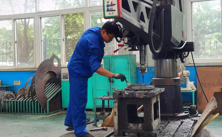 景重洋2014年—至今，就職于山東金格瑞機(jī)械有限公司，任職顆粒機(jī)鉆床班組長，工作積極主動(dòng).jpg